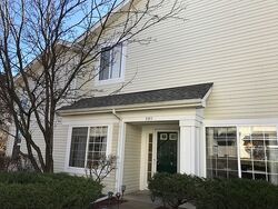 Pre-foreclosure in  Huntington Dr Elk Grove Village, IL 60007