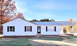 Pre-foreclosure in  Robinwood Rd Newton, NC 28658