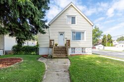 Pre-foreclosure in  S 8th St Milwaukee, WI 53215