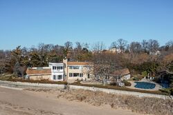 Pre-foreclosure in  Lighthouse Rd Port Washington, NY 11050