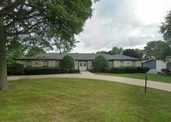 Pre-foreclosure in  E Niagara Ave Schaumburg, IL 60193
