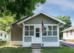 Pre-foreclosure in  Richmond Ave Des Moines, IA 50316