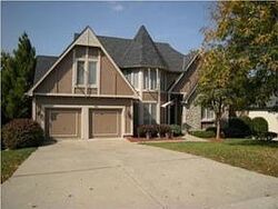 Pre-foreclosure in  Ne Sawgrass Dr Lees Summit, MO 64064