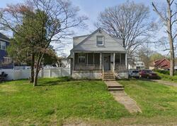 Pre-foreclosure in  Sunset Ave Maple Shade, NJ 08052