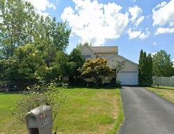 Pre-foreclosure in  Amy Ln Lockport, NY 14094