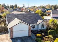 Pre-foreclosure in  Ne 220th Ave Fairview, OR 97024