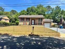 Pre-foreclosure in  Woodland Way Brunswick, GA 31520