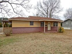Pre-foreclosure in  BEALE ST Florence, AL 35630