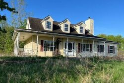Pre-foreclosure in  Moler Rd Goshen, OH 45122