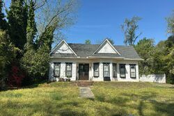 Pre-foreclosure in  Dubose St Ridge Spring, SC 29129