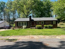 Pre-foreclosure in  Briarwood Ln Gaffney, SC 29340