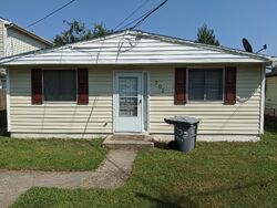 Pre-foreclosure in  Day St Hampton, VA 23661