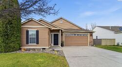 Pre-foreclosure in  W 20th Ave Kennewick, WA 99338