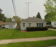 Pre-foreclosure in  Orchard St Racine, WI 53405
