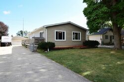 Pre-foreclosure in  Summerset Dr Racine, WI 53406