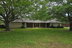 Pre-foreclosure in  WHISPERING MEADOW DR Whitney, TX 76692