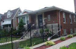 Pre-foreclosure in  W Barry Ave Chicago, IL 60634
