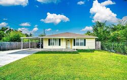 Pre-foreclosure in  West Ave Panama City, FL 32408