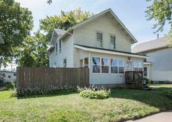 Pre-foreclosure in  Jackson Ave Davenport, IA 52802