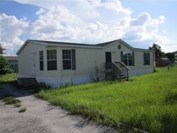 Pre-foreclosure in  Lacanto St Brooksville, FL 34604