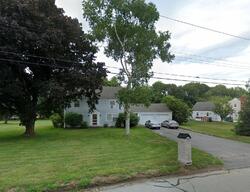 Pre-foreclosure in  Hargraves Dr Portsmouth, RI 02871