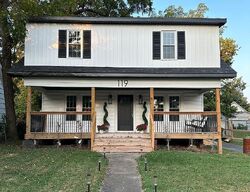 Pre-foreclosure in  Withers Ave Lexington, KY 40505