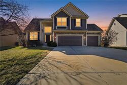Pre-foreclosure in  Sw 12th St Lees Summit, MO 64081