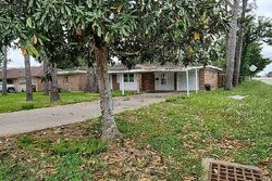 Pre-foreclosure in  Bayou Cir Dickinson, TX 77539