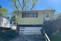 Pre-foreclosure in  Maple Ave Maple Heights, OH 44137