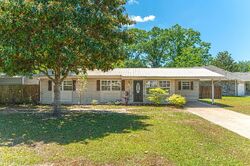 Pre-foreclosure in  Powell Dr Crestview, FL 32536