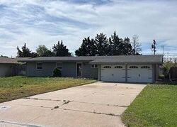  Cherokee Ln, Hutchinson KS