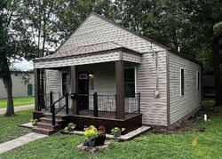 Pre-foreclosure in  Burnett St Paducah, KY 42001