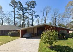 Pre-foreclosure in  Southlawn Dr Baton Rouge, LA 70810
