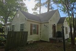 Pre-foreclosure in  Richmond Ave Shreveport, LA 71106