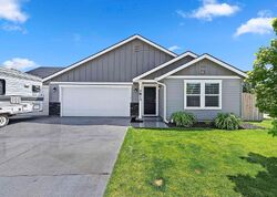 Pre-foreclosure in  E Holly Ridge Dr Nampa, ID 83686