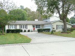 Pre-foreclosure in  Hawthorn Dr Sikeston, MO 63801