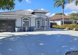 Pre-foreclosure in  Nw 201st Ter Hialeah, FL 33015