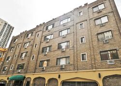 Pre-foreclosure in  W Saint James Pl  Chicago, IL 60614