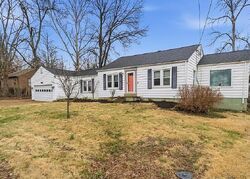 Pre-foreclosure in  Glendale Rd House Springs, MO 63051