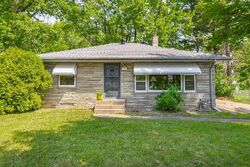Pre-foreclosure in  Larpenteur Ave E Saint Paul, MN 55109