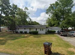 Pre-foreclosure in  Barton Pl Sylvania, OH 43560