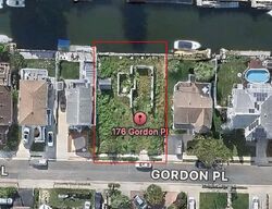 Pre-foreclosure in  Gordon Pl Freeport, NY 11520
