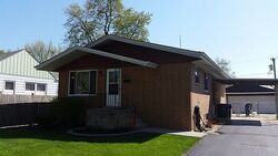 Pre-foreclosure in  Tripp Ave Midlothian, IL 60445