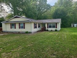 Pre-foreclosure in  Richneck Rd Newport News, VA 23608