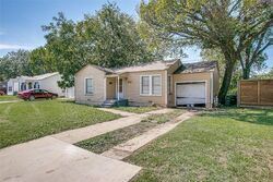 Pre-foreclosure in  Winfield Ave Fort Worth, TX 76109