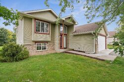 Pre-foreclosure in  52nd St Ne Albertville, MN 55301