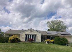 Pre-foreclosure in  Hillview Ave Franklin Park, NJ 08823