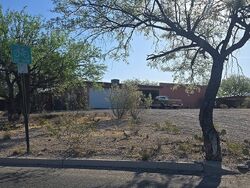 Pre-foreclosure in  N Tres Lomas Dr Tucson, AZ 85749