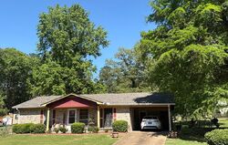 Pre-foreclosure in  Morrow St Brandon, MS 39042