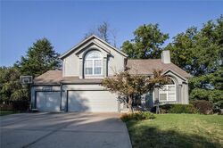 Pre-foreclosure in  Ne Diamond Cir Lees Summit, MO 64064